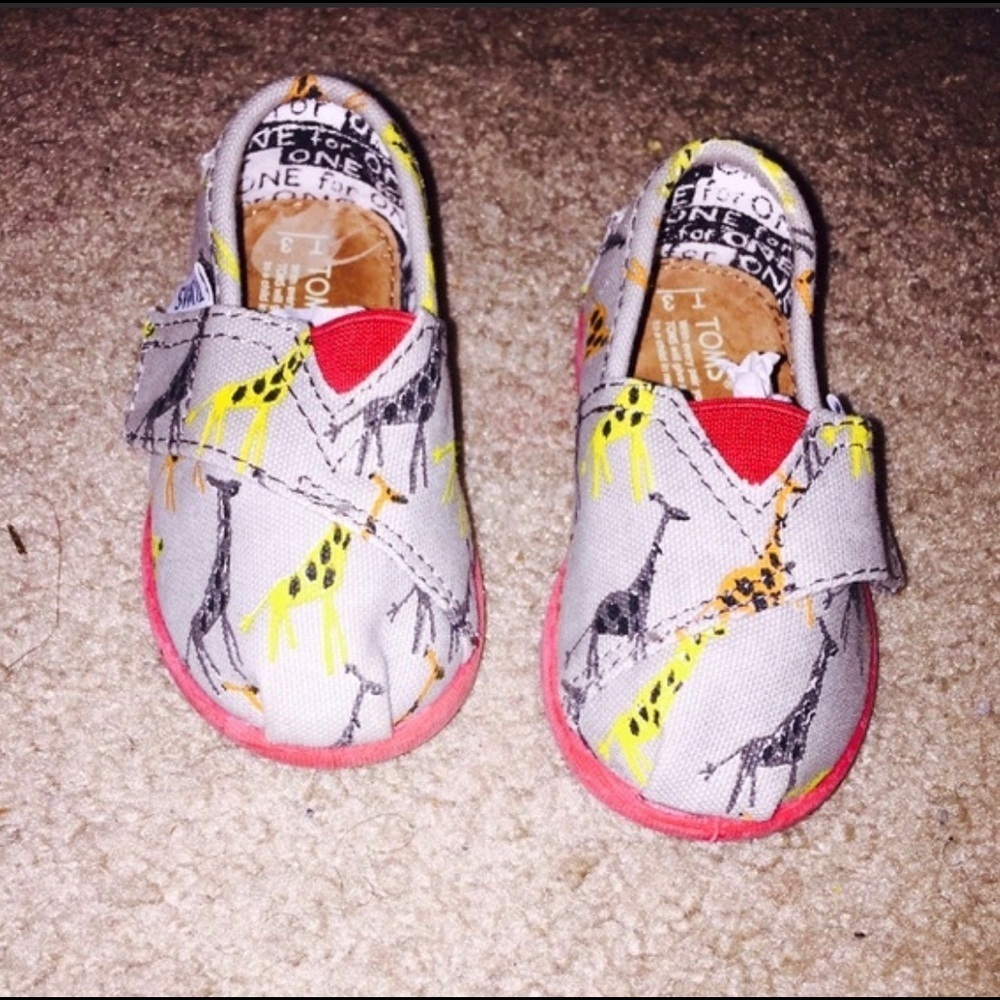 New infant toms ash giraffe slip on shoes size 3